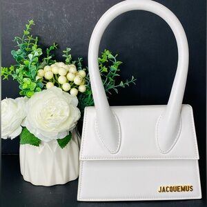Jacquemus Le Chiquito Moyen (MEDIUM). Authentic w dust cover & sales tag.